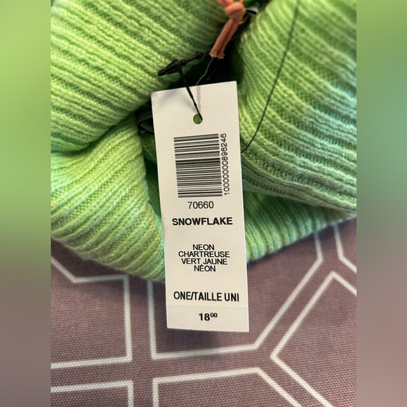 Aritzia Main Character Beanie NWT - Picture 3 of 4